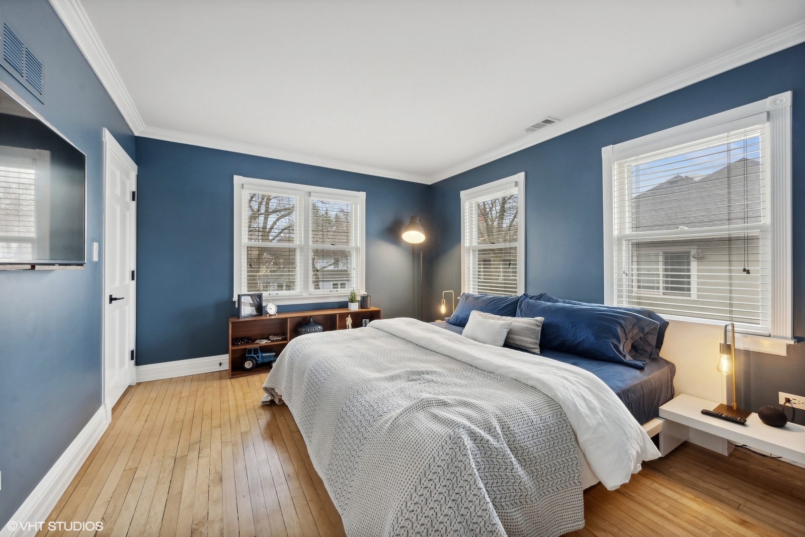 212 E Chicago Avenue