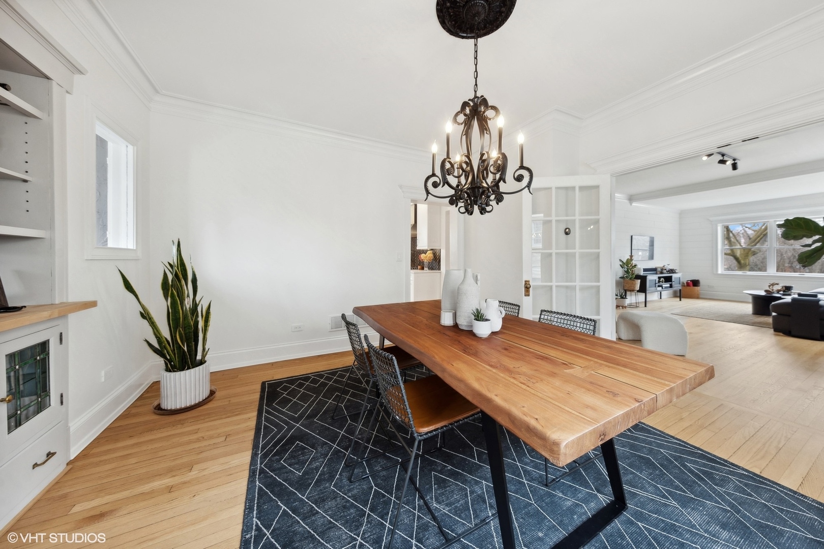 212 E Chicago Avenue