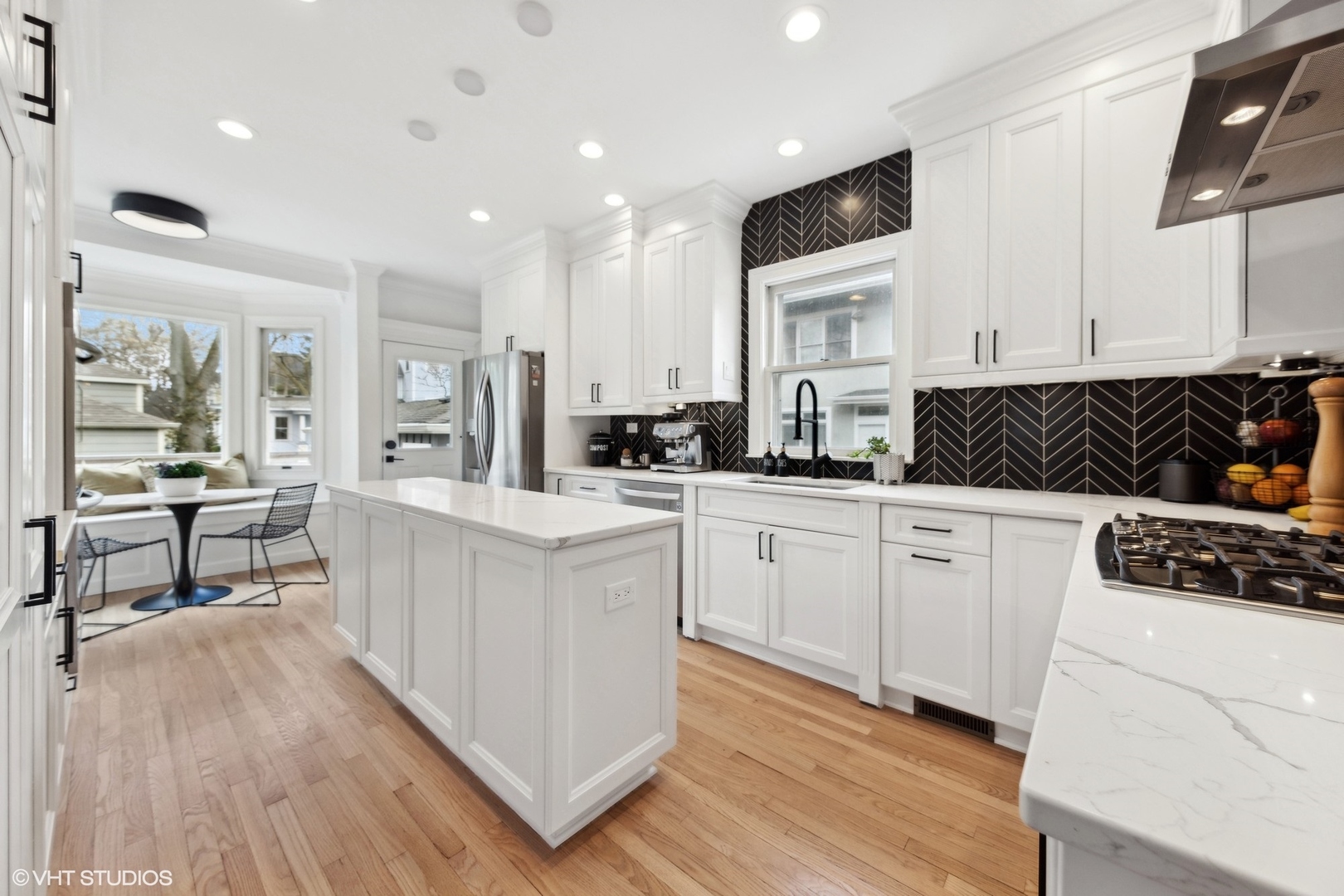 212 E Chicago Avenue