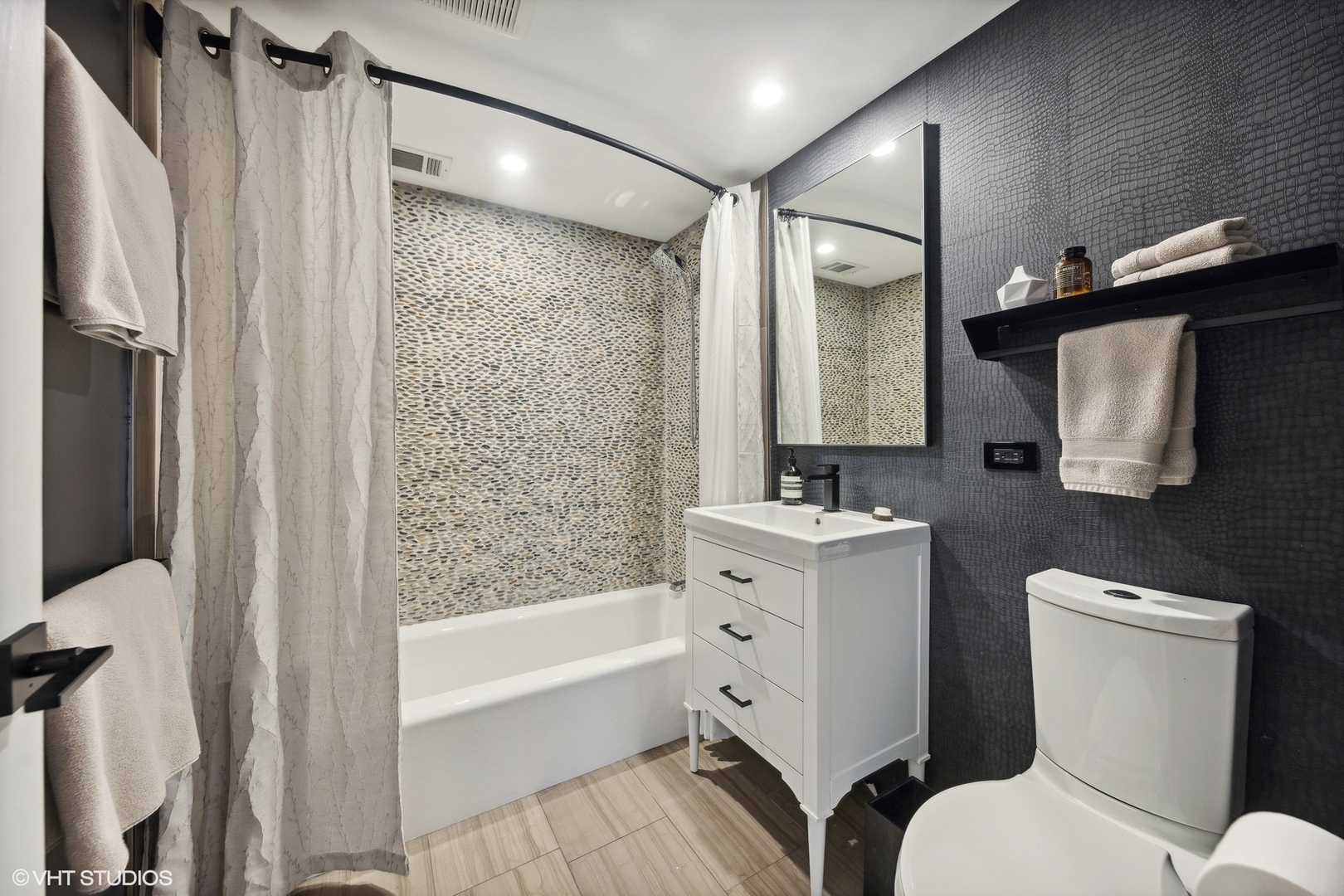 212 E Chicago Avenue