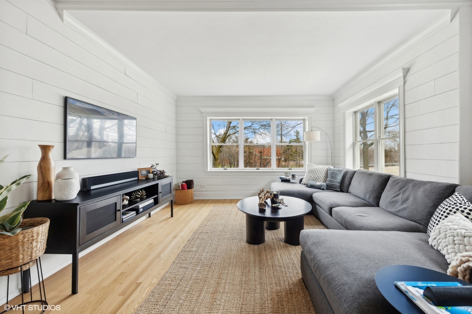 212 E Chicago Avenue