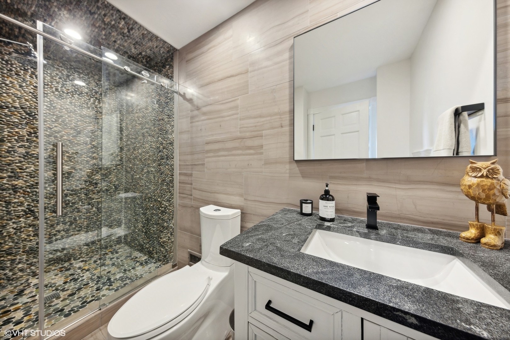 212 E Chicago Avenue