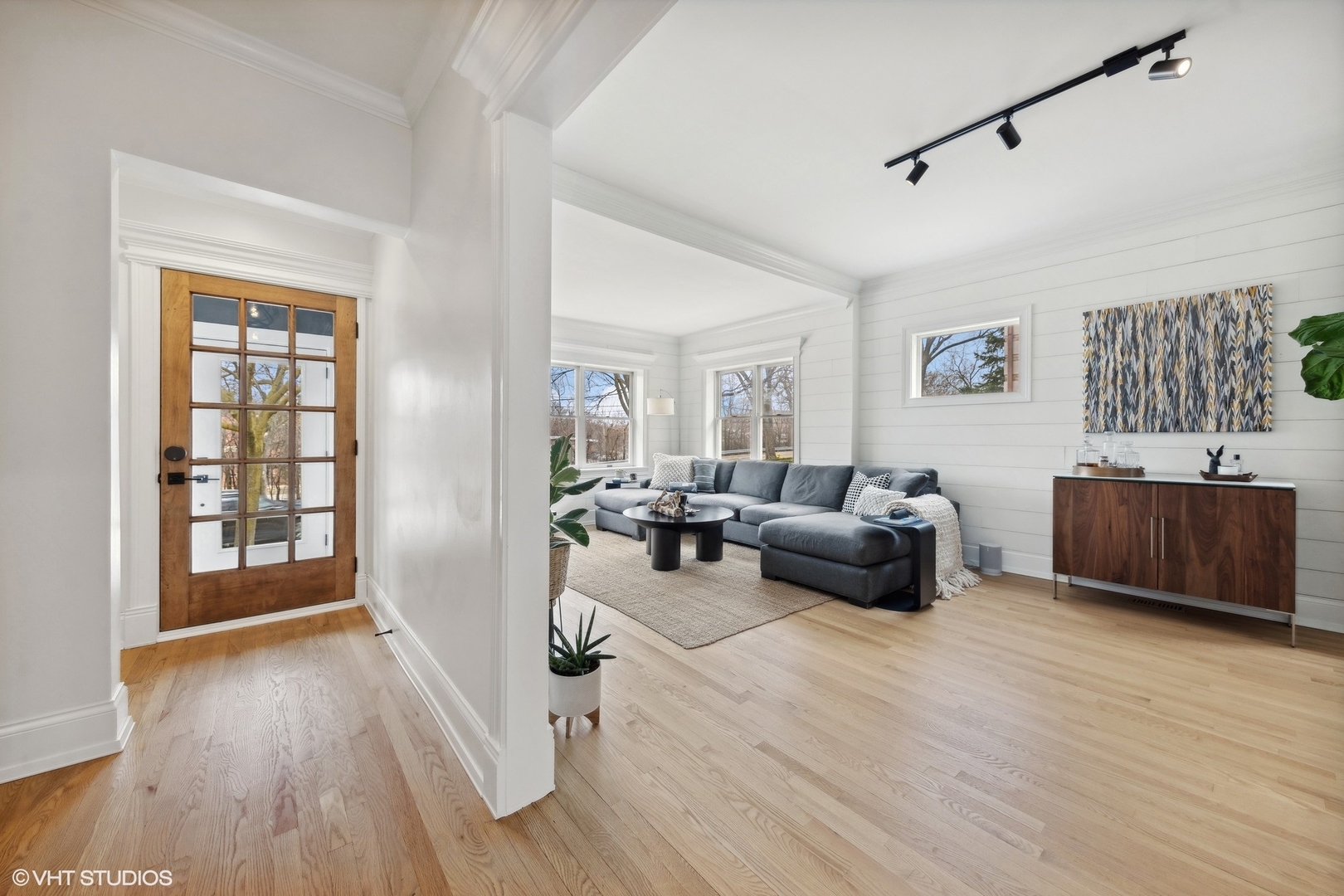 212 E Chicago Avenue