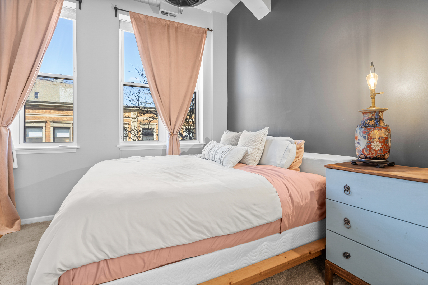 1645 W School Street Unit: 204