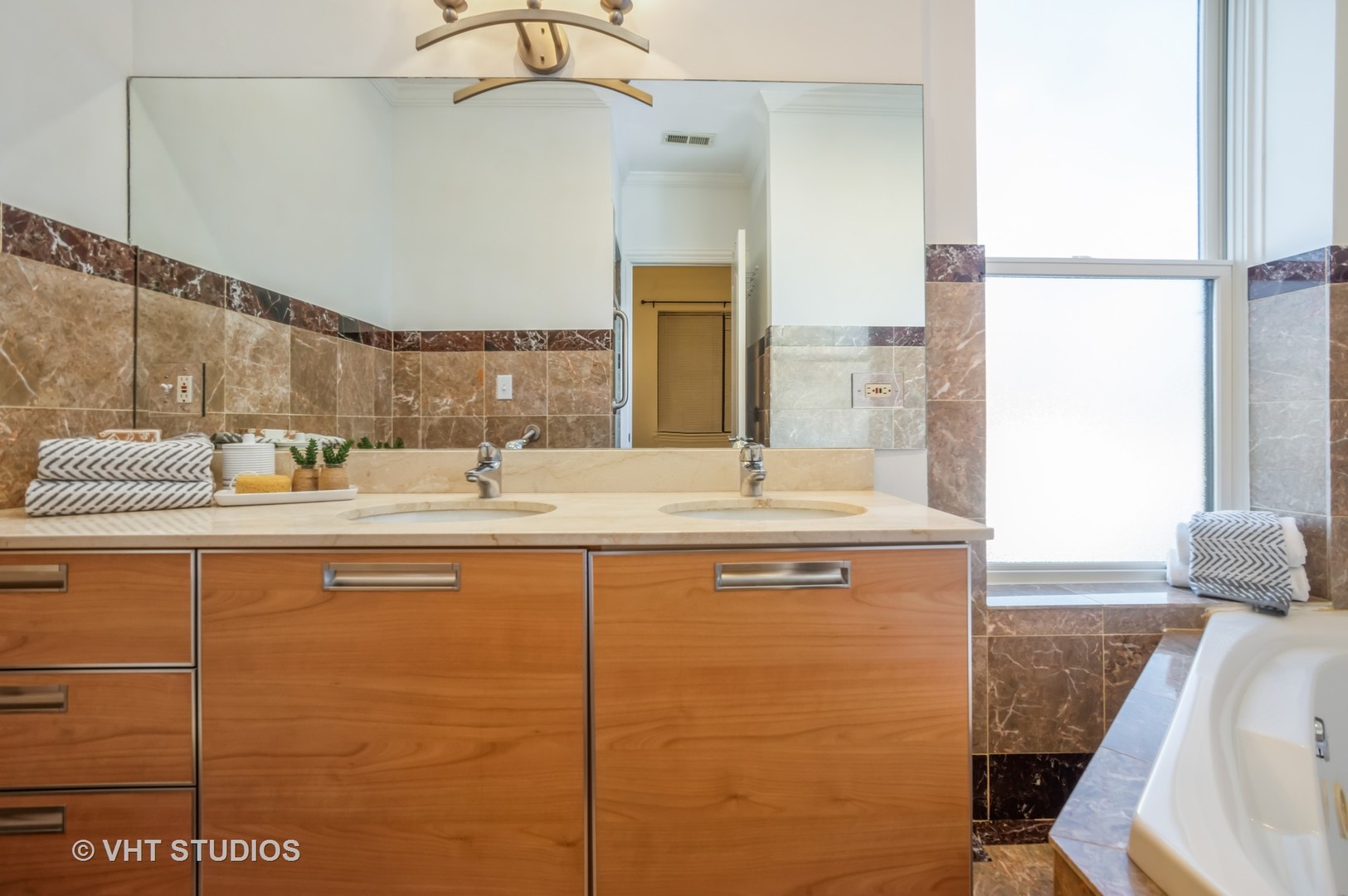 3032 W North Avenue Unit: 1