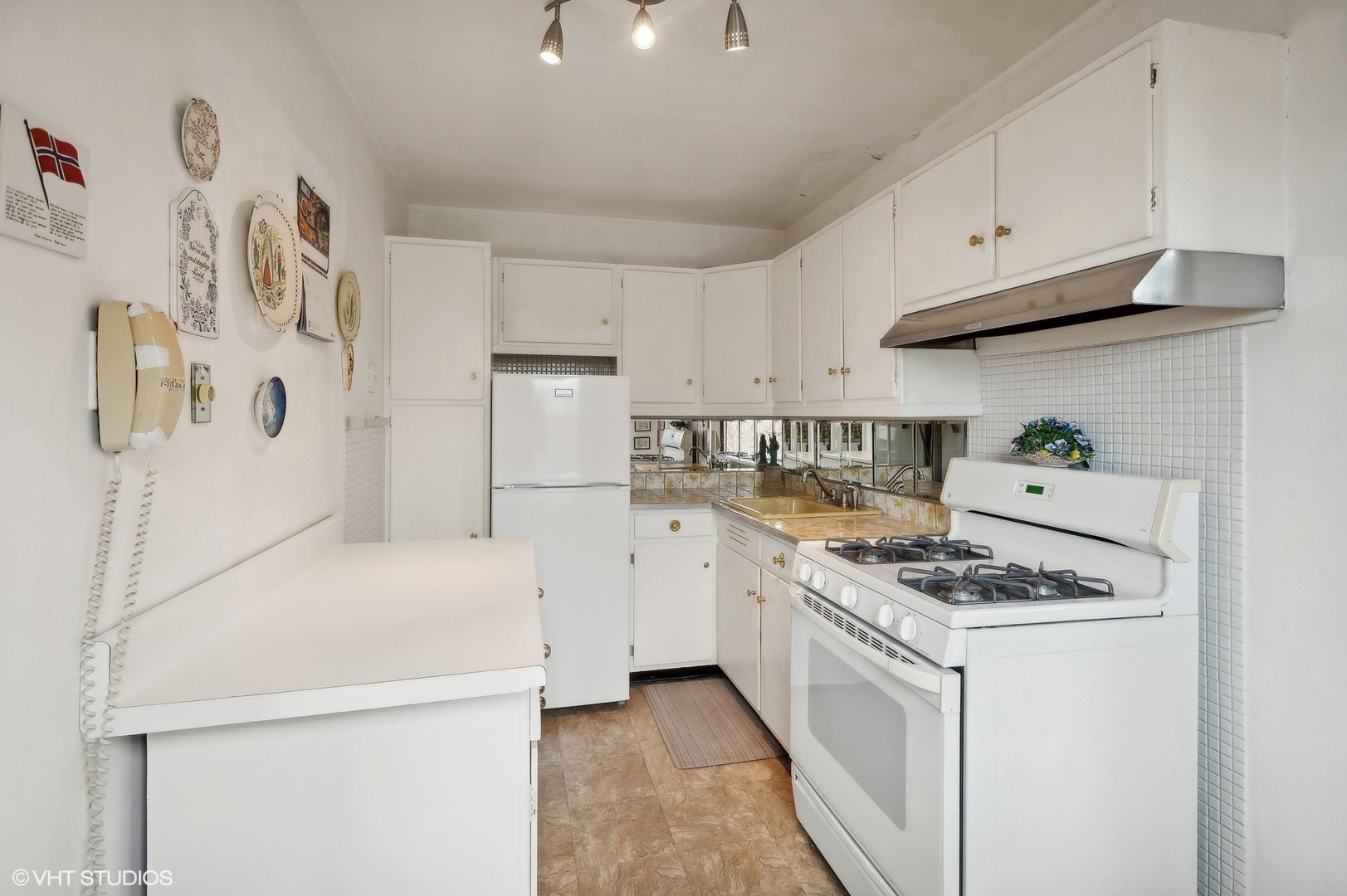 4880 N Marine Drive Unit: 401