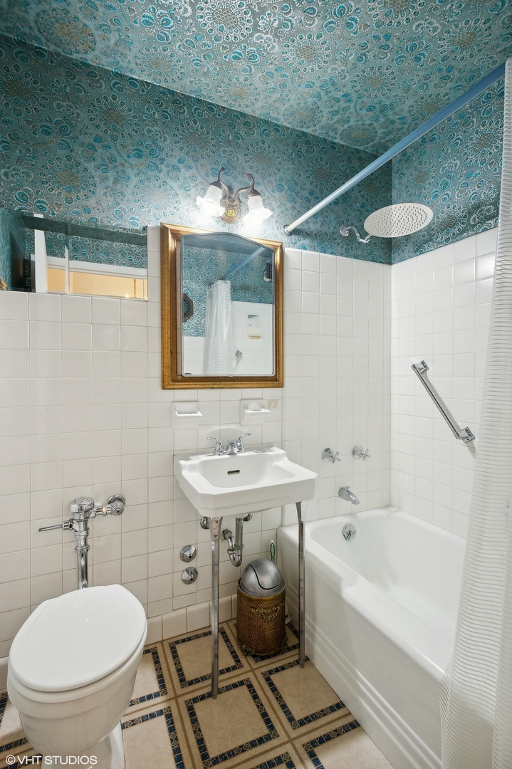 4880 N Marine Drive Unit: 401