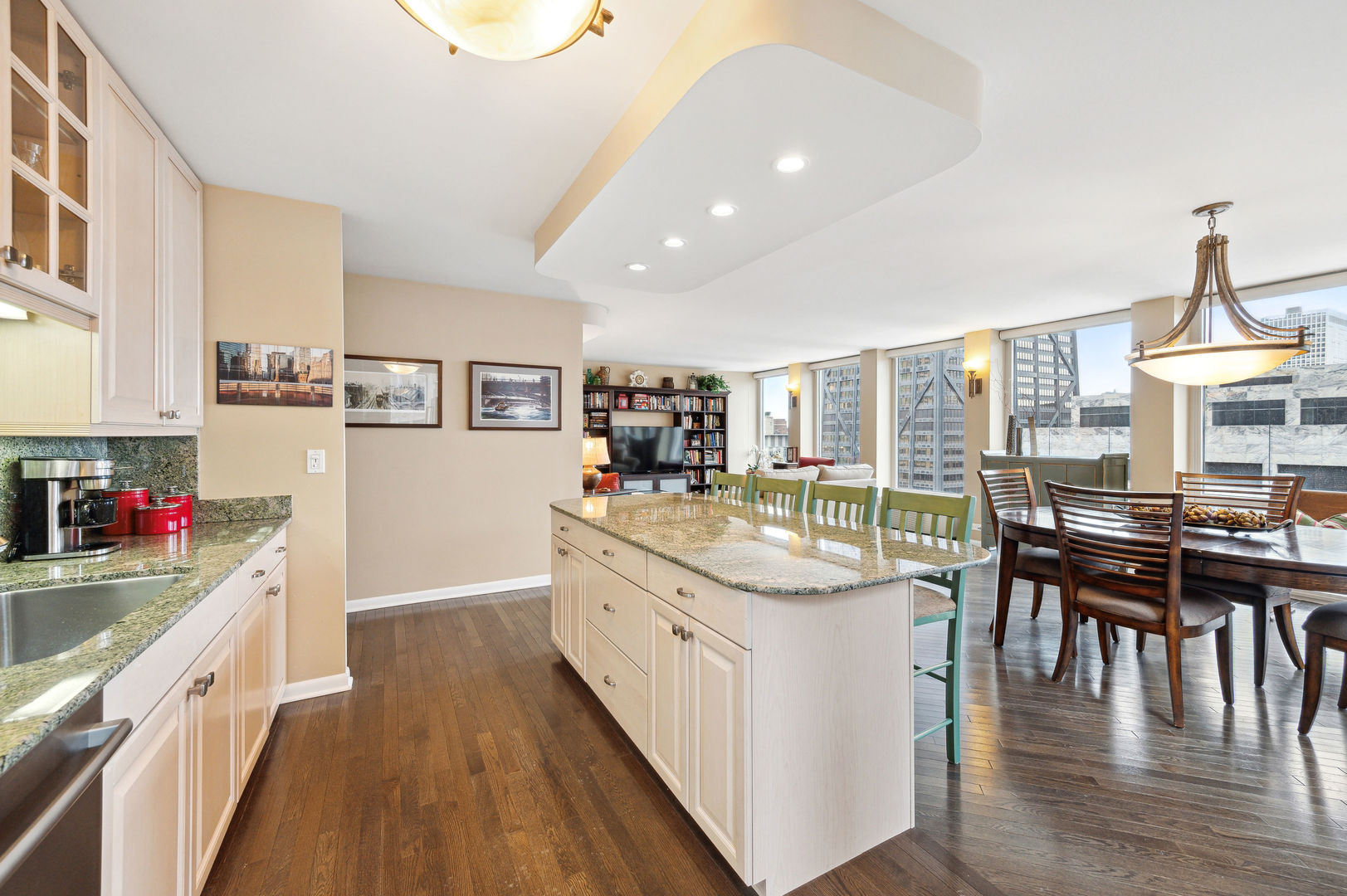 111 E Chestnut Street Unit: 20K