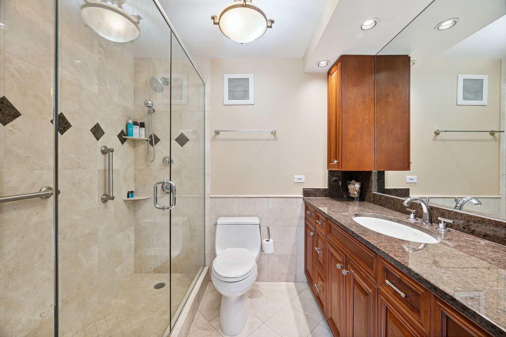 111 E Chestnut Street Unit: 20K