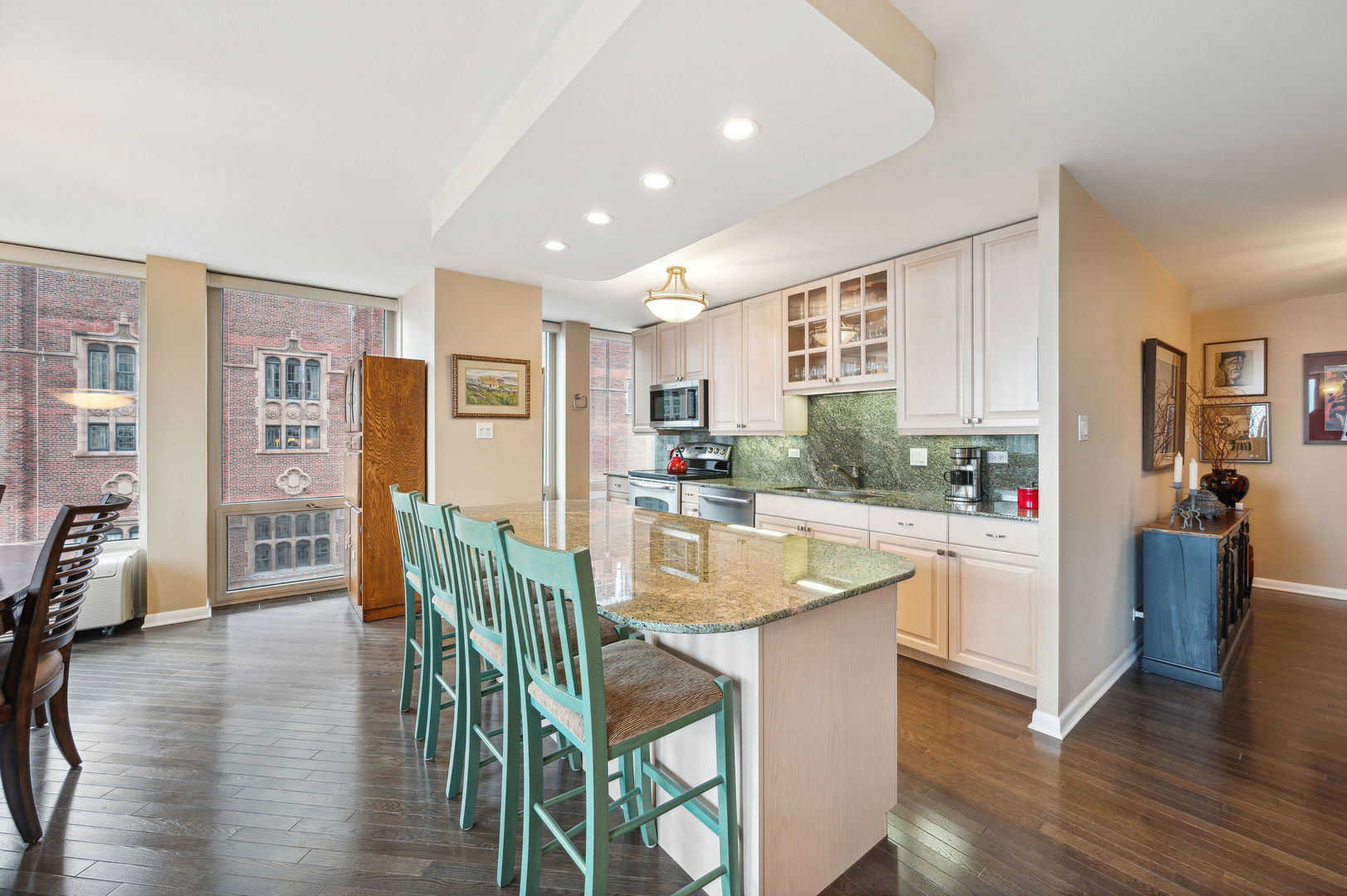 111 E Chestnut Street Unit: 20K