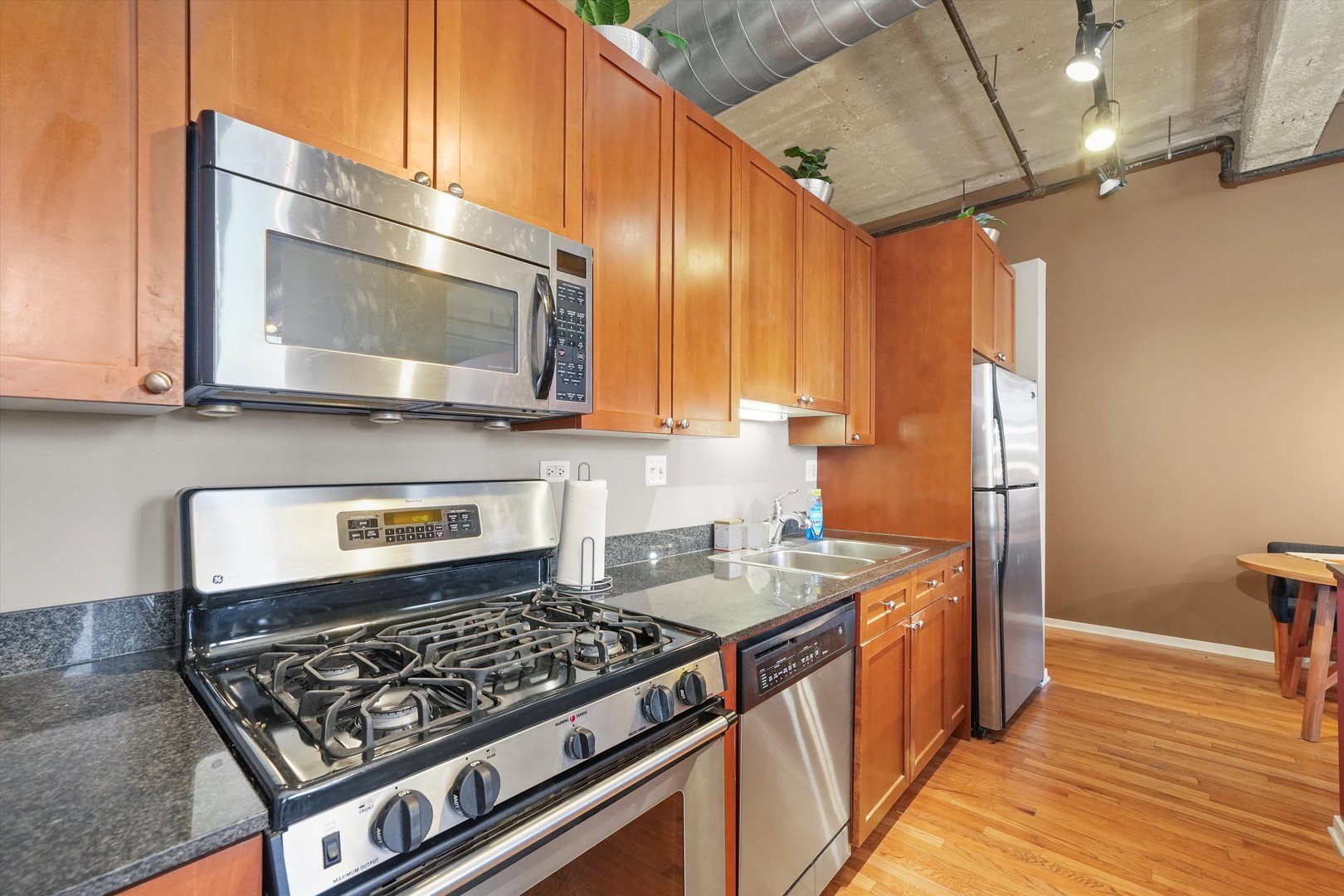 900 N Kingsbury Street Unit: 742