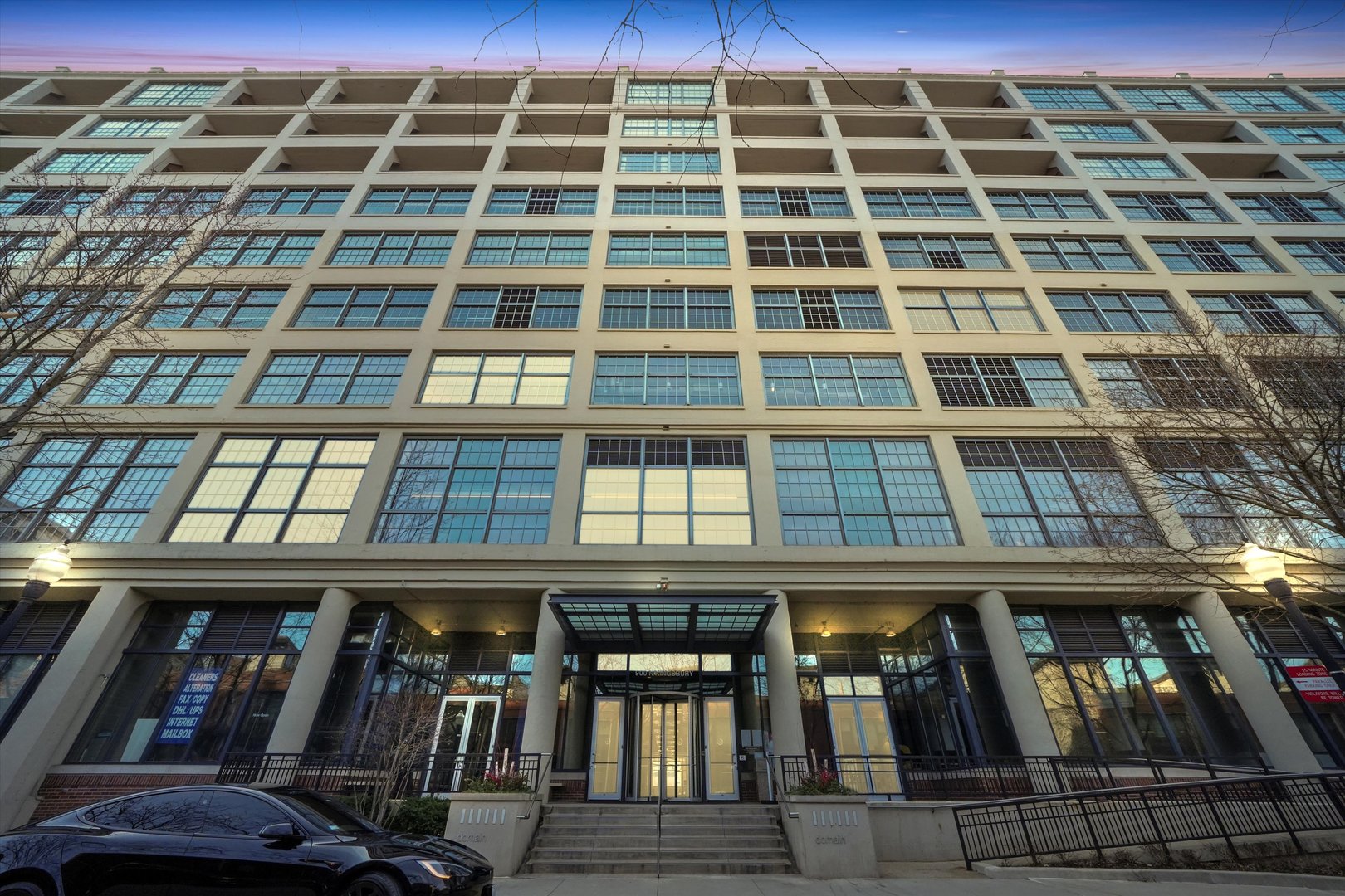 900 N Kingsbury Street Unit: 742