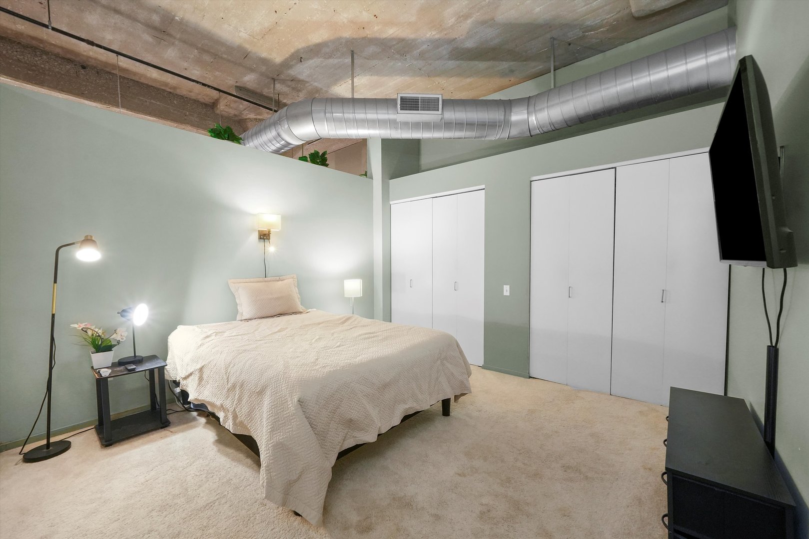 900 N Kingsbury Street Unit: 742