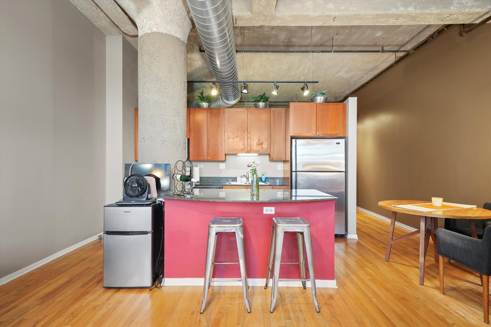 900 N Kingsbury Street Unit: 742