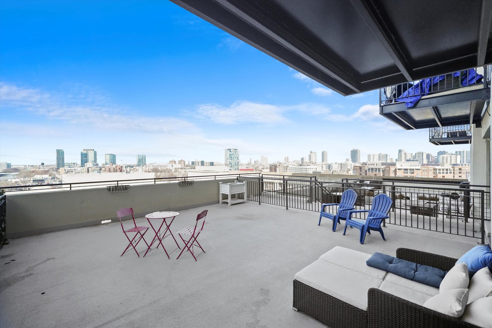 900 N Kingsbury Street Unit: 742