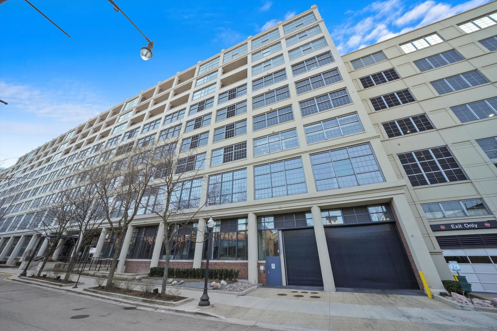 900 N Kingsbury Street Unit: 742