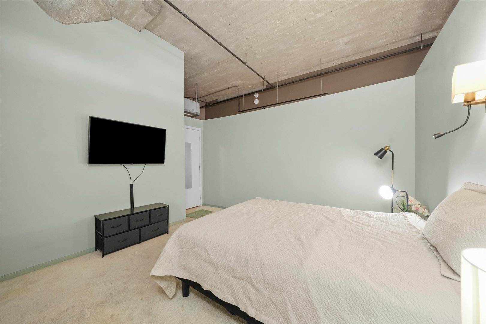 900 N Kingsbury Street Unit: 742