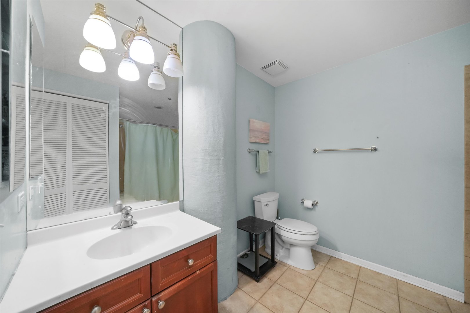 900 N Kingsbury Street Unit: 742