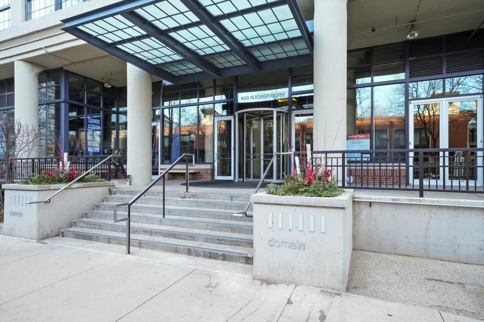 900 N Kingsbury Street Unit: 742