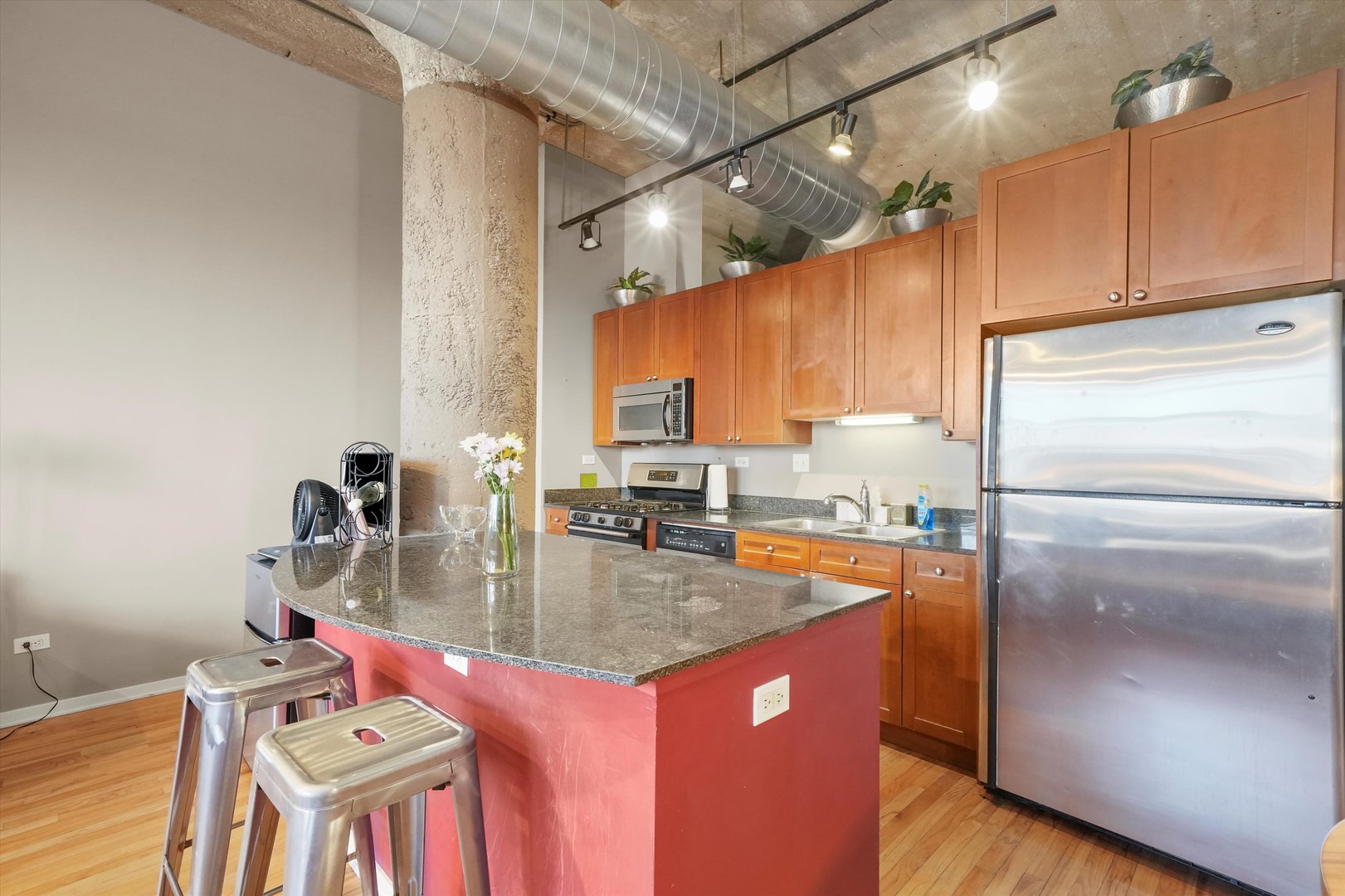 900 N Kingsbury Street Unit: 742