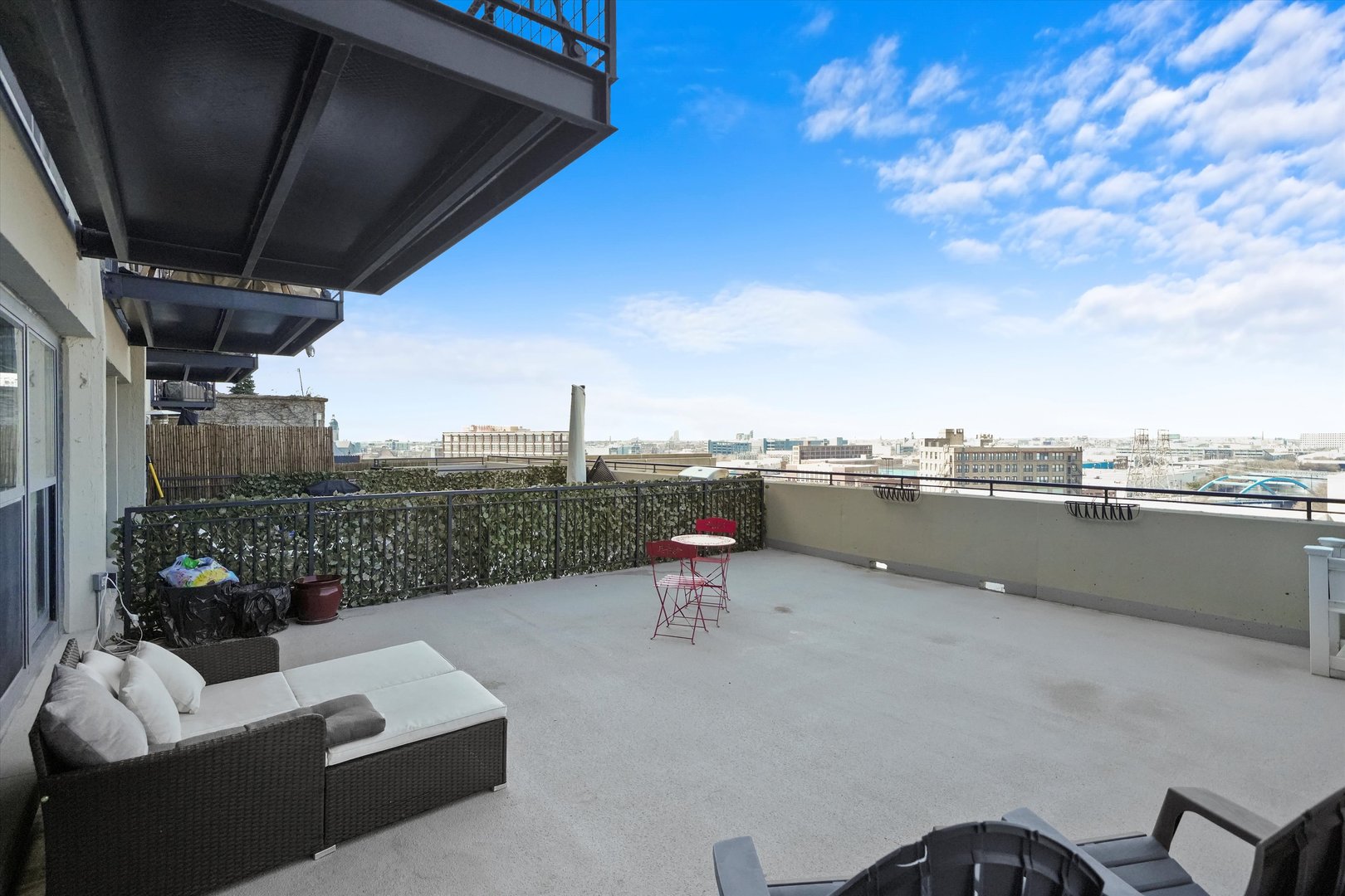 900 N Kingsbury Street Unit: 742