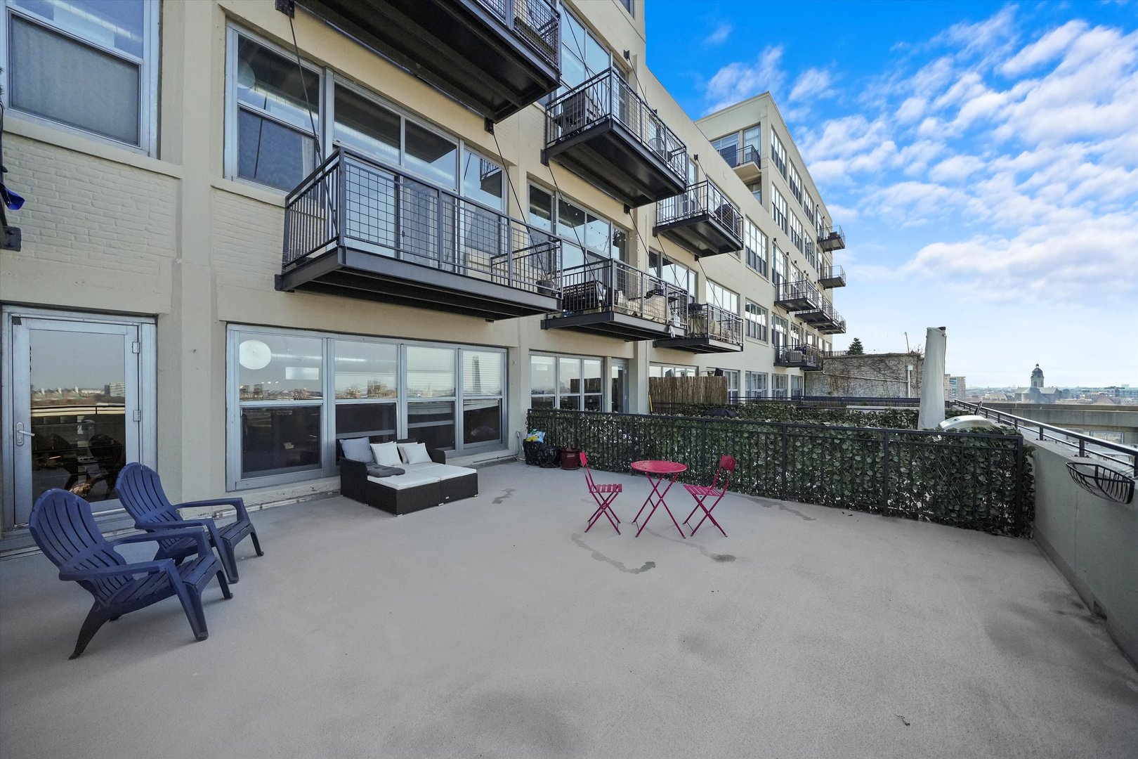 900 N Kingsbury Street Unit: 742