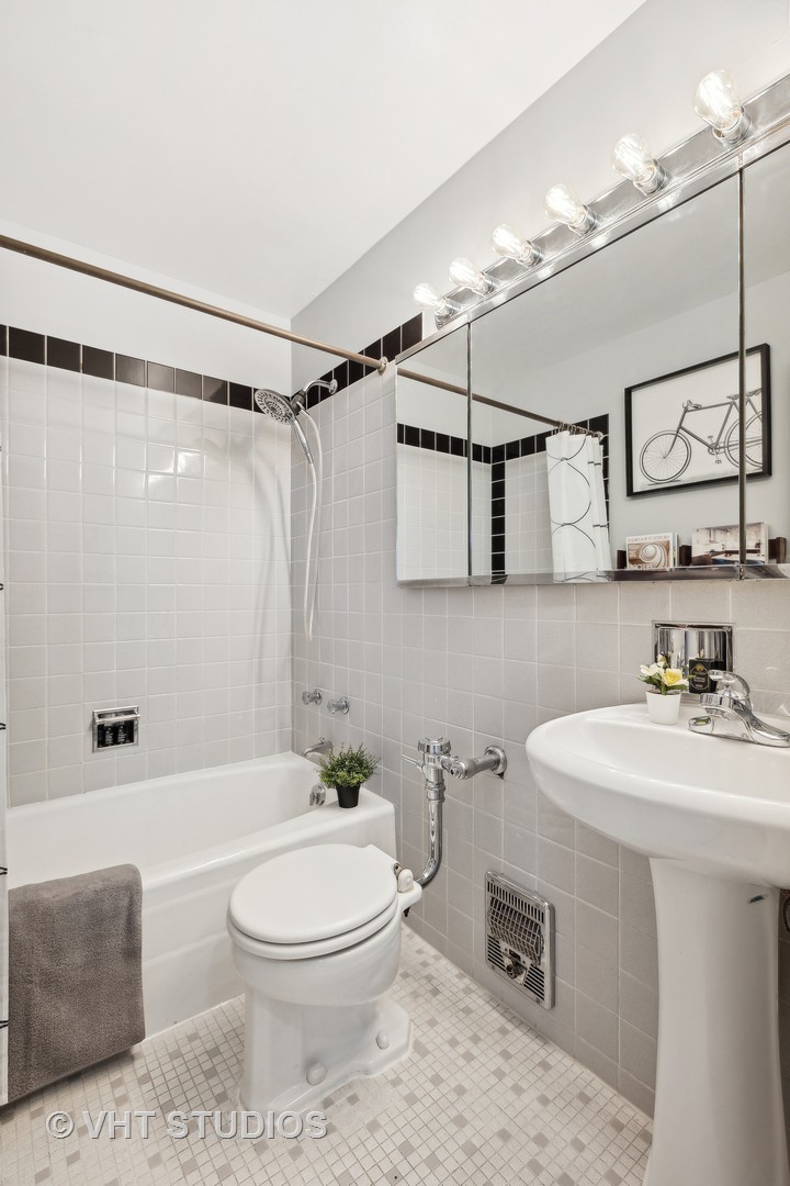 3550 N Lake Shore Drive Unit: 1826