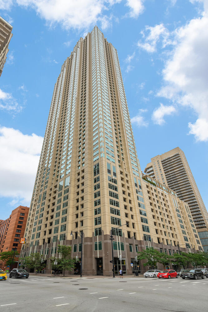 33 W Ontario Street Unit: P11-C25