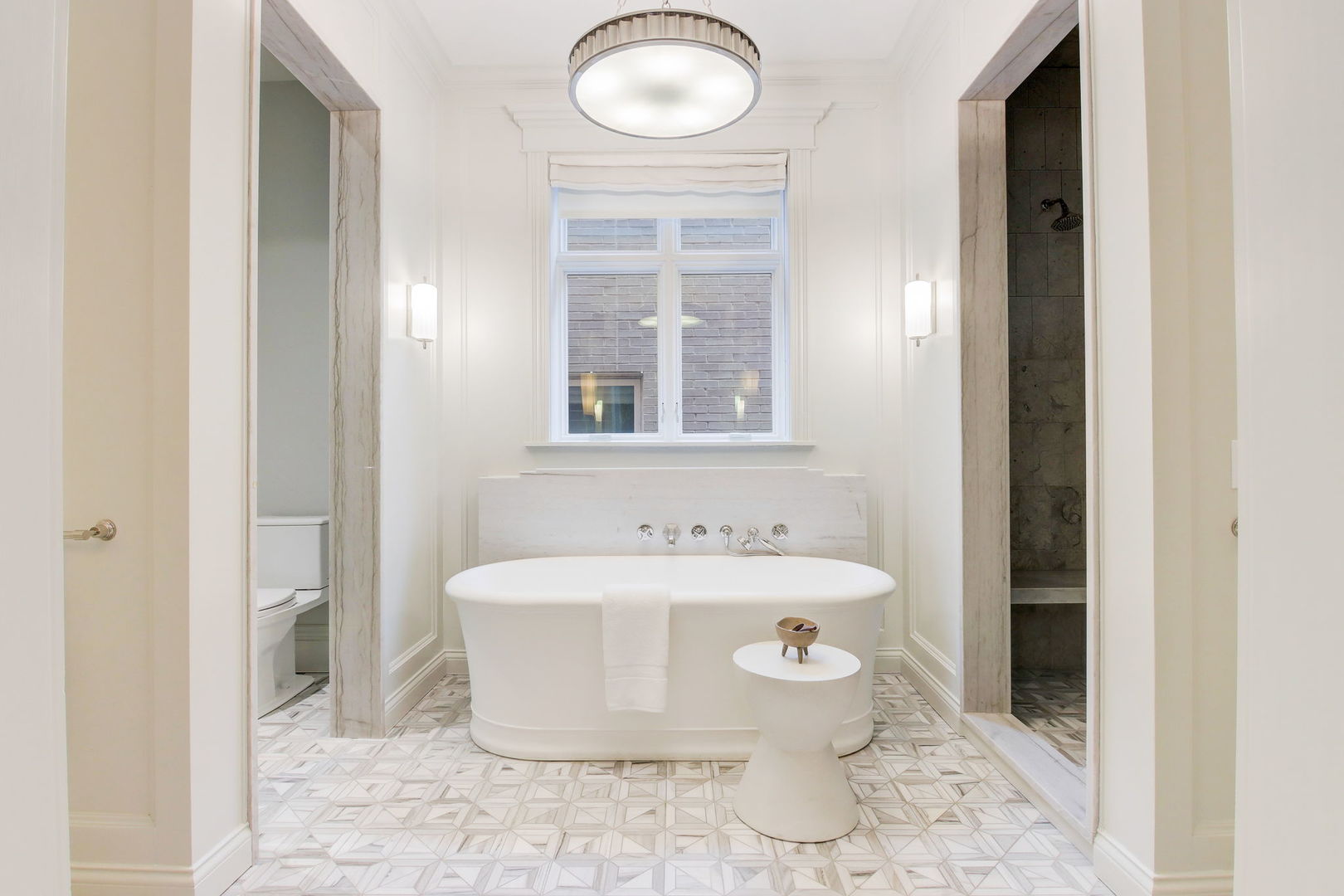 2132 N Kenmore Avenue