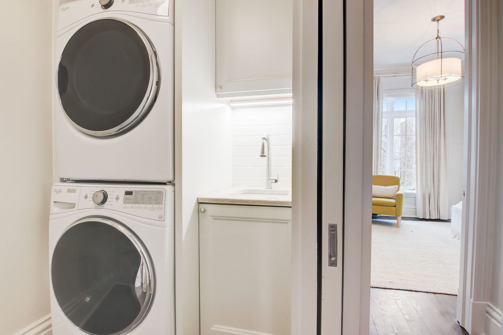 2132 N Kenmore Avenue