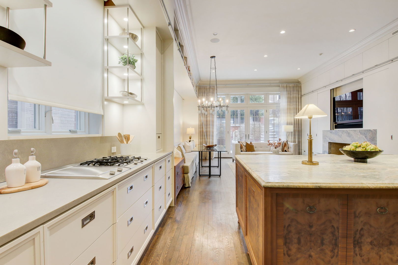 2132 N Kenmore Avenue