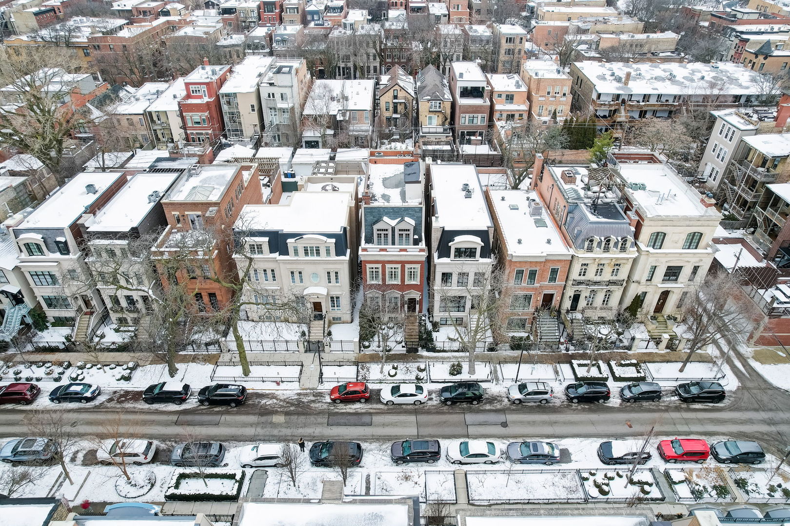 2132 N Kenmore Avenue