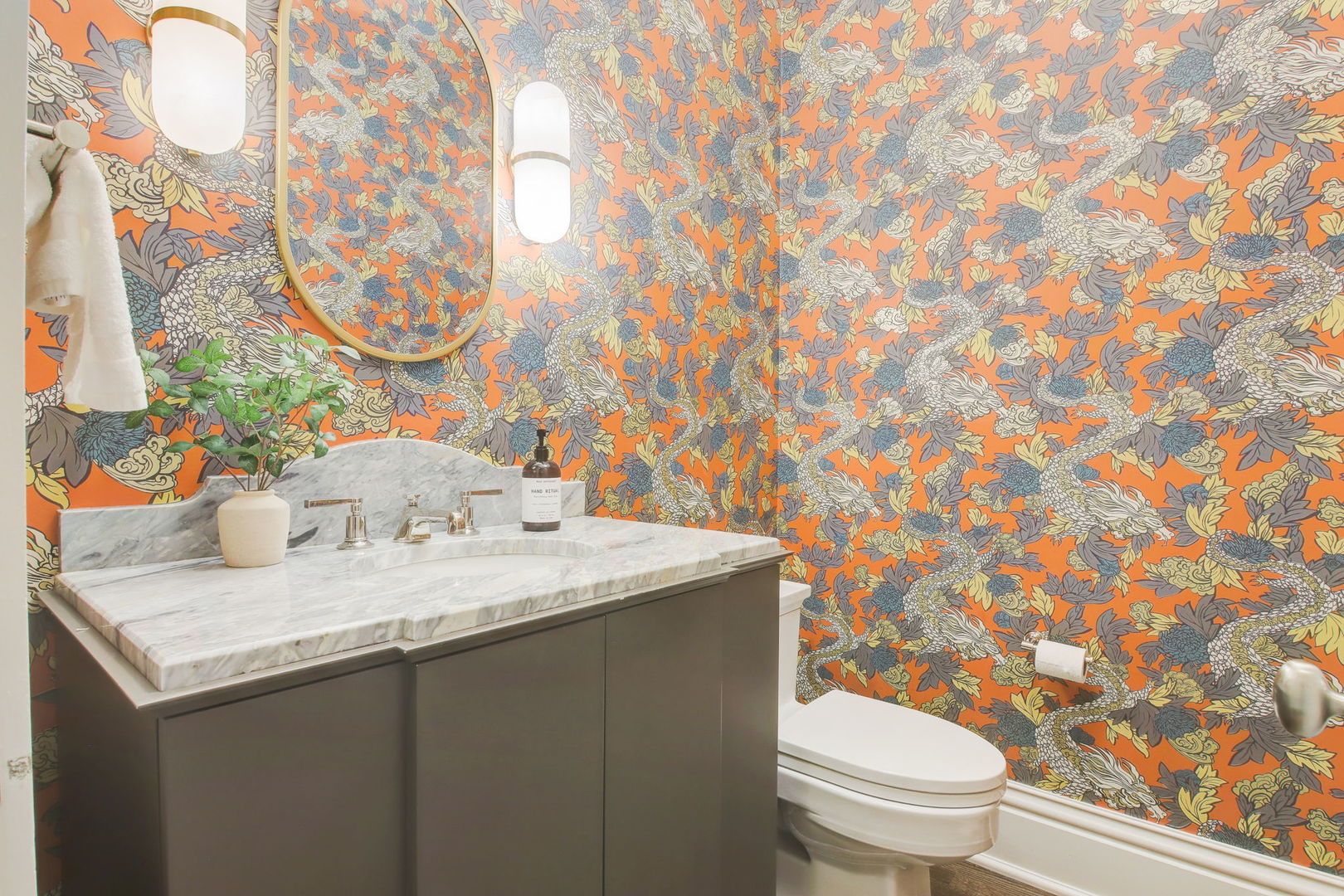 2132 N Kenmore Avenue