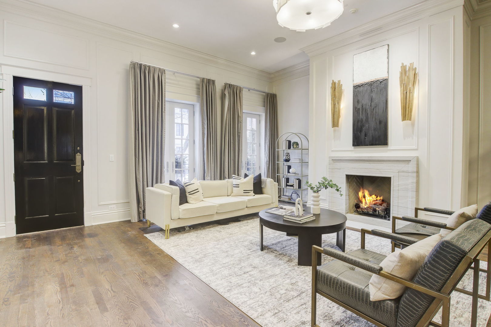 2132 N Kenmore Avenue