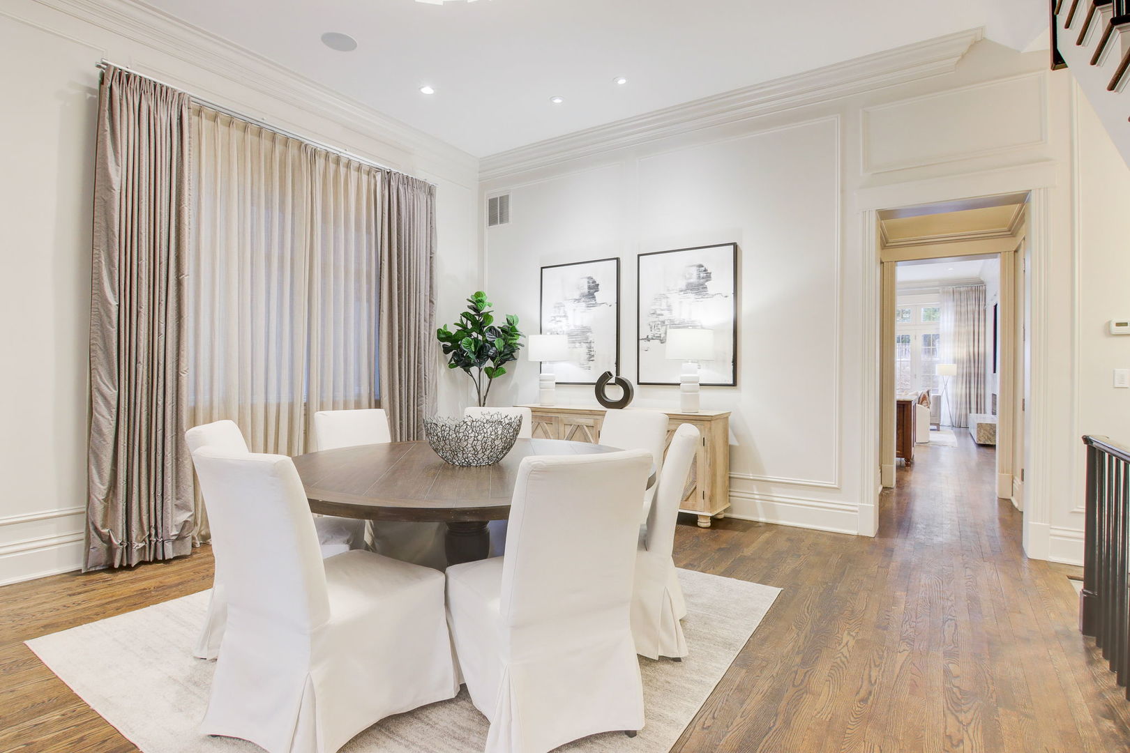 2132 N Kenmore Avenue