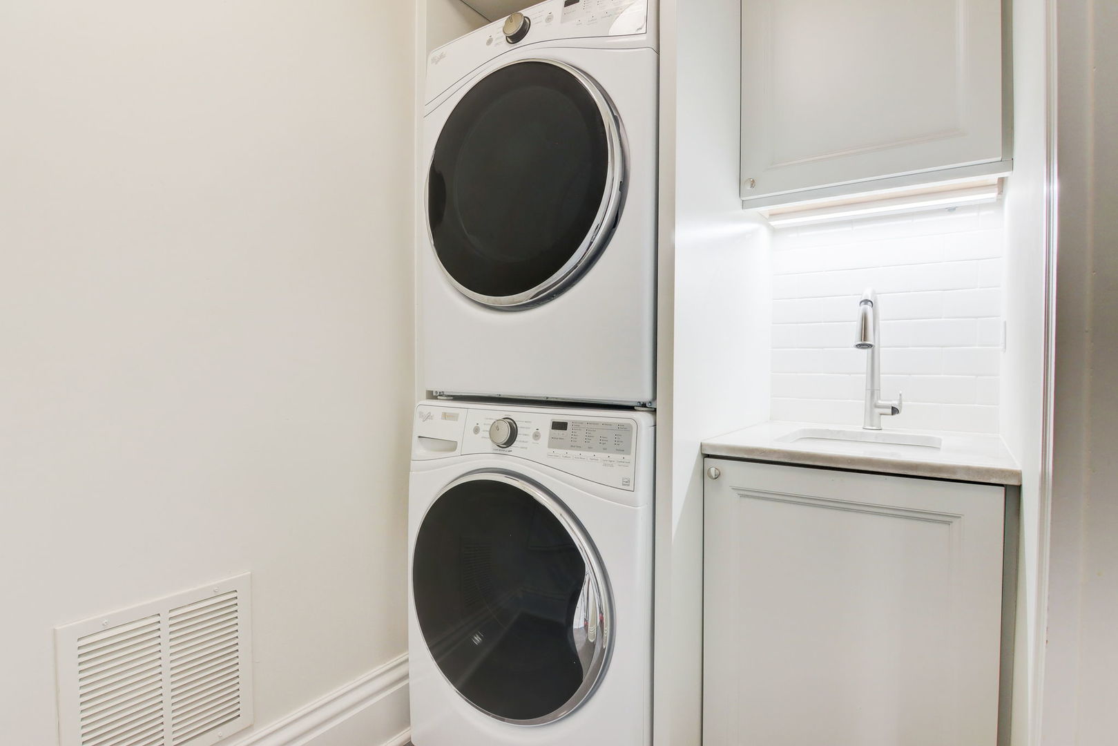 2132 N Kenmore Avenue