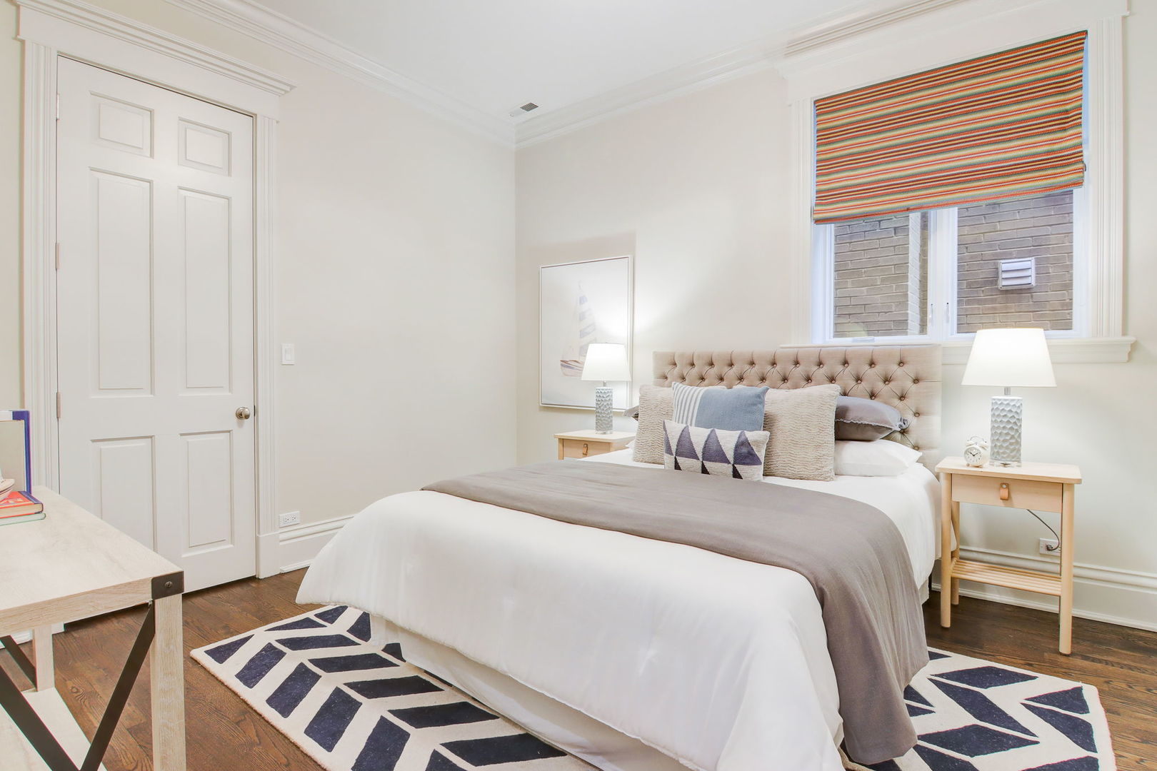 2132 N Kenmore Avenue