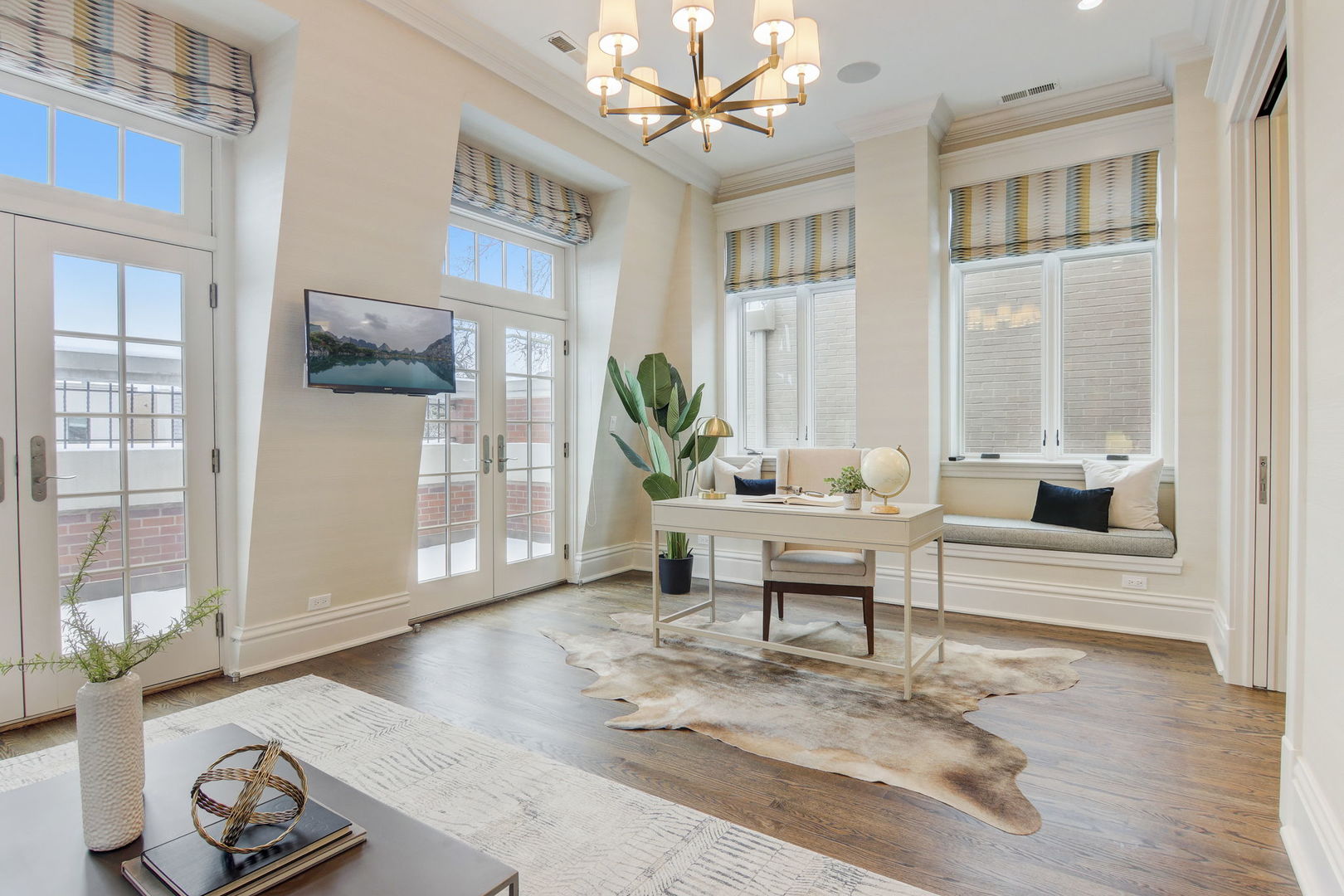 2132 N Kenmore Avenue