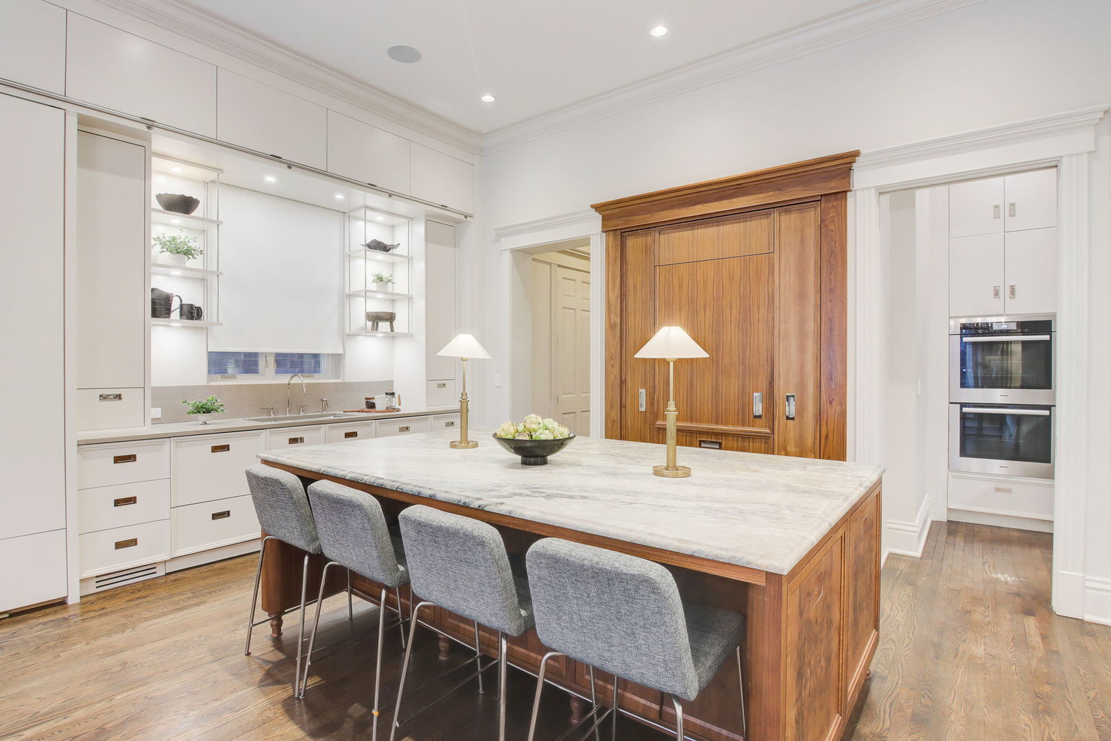 2132 N Kenmore Avenue