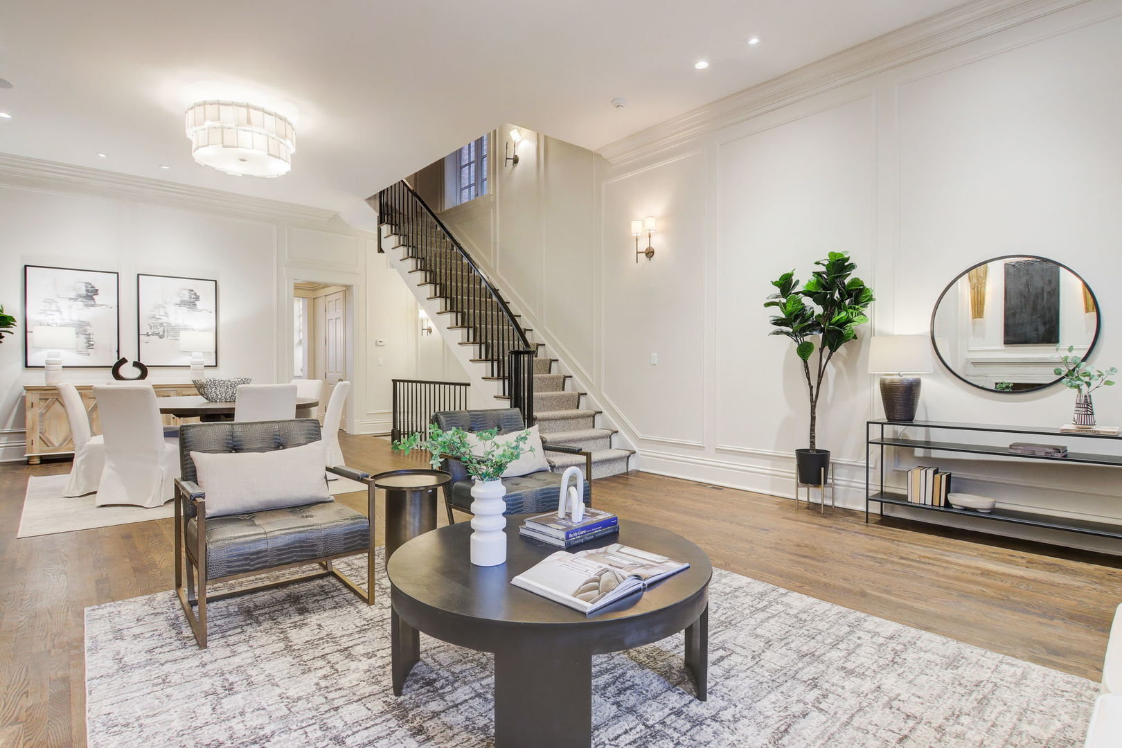 2132 N Kenmore Avenue