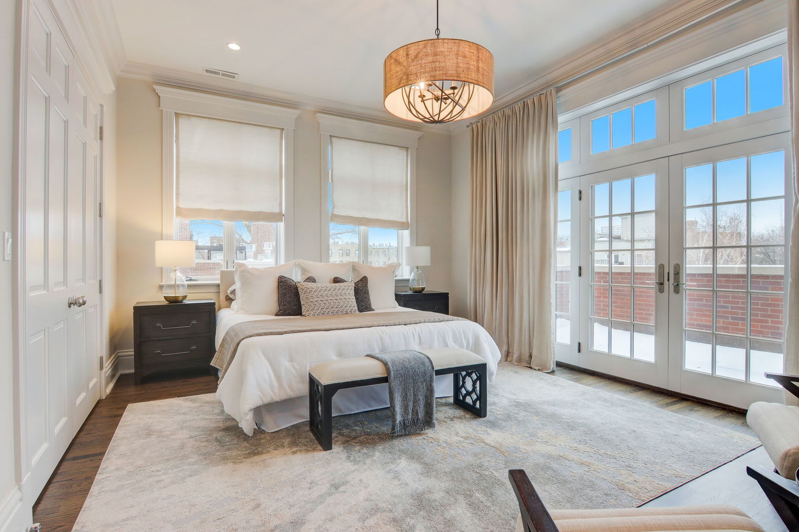 2132 N Kenmore Avenue