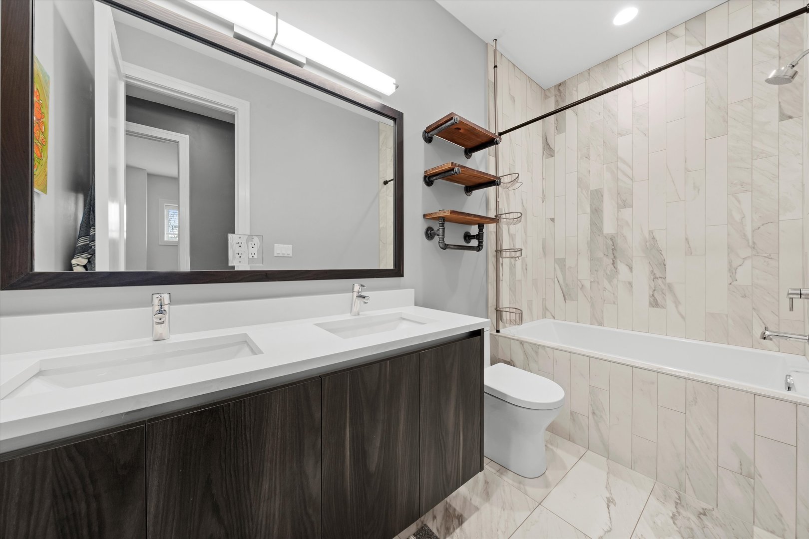 1005 N Wood Street Unit: 2