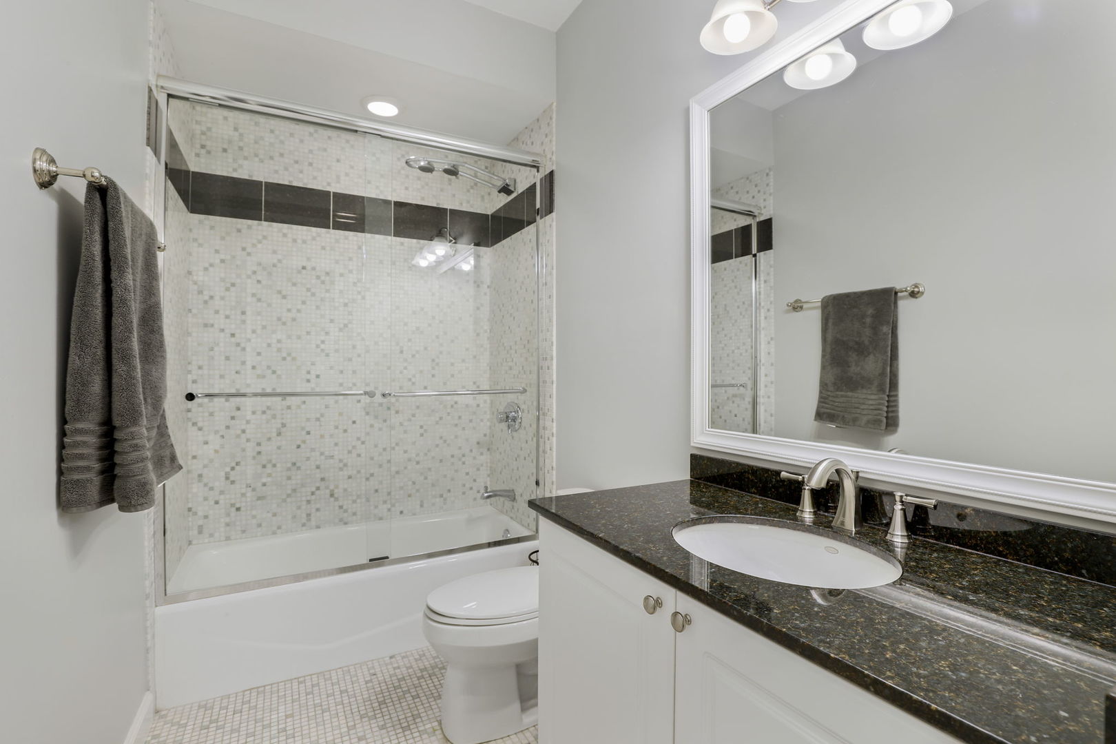 2746 N Wolcott Avenue Unit: 1N