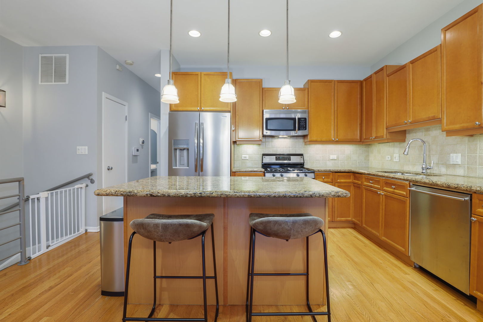 2746 N Wolcott Avenue Unit: 1N