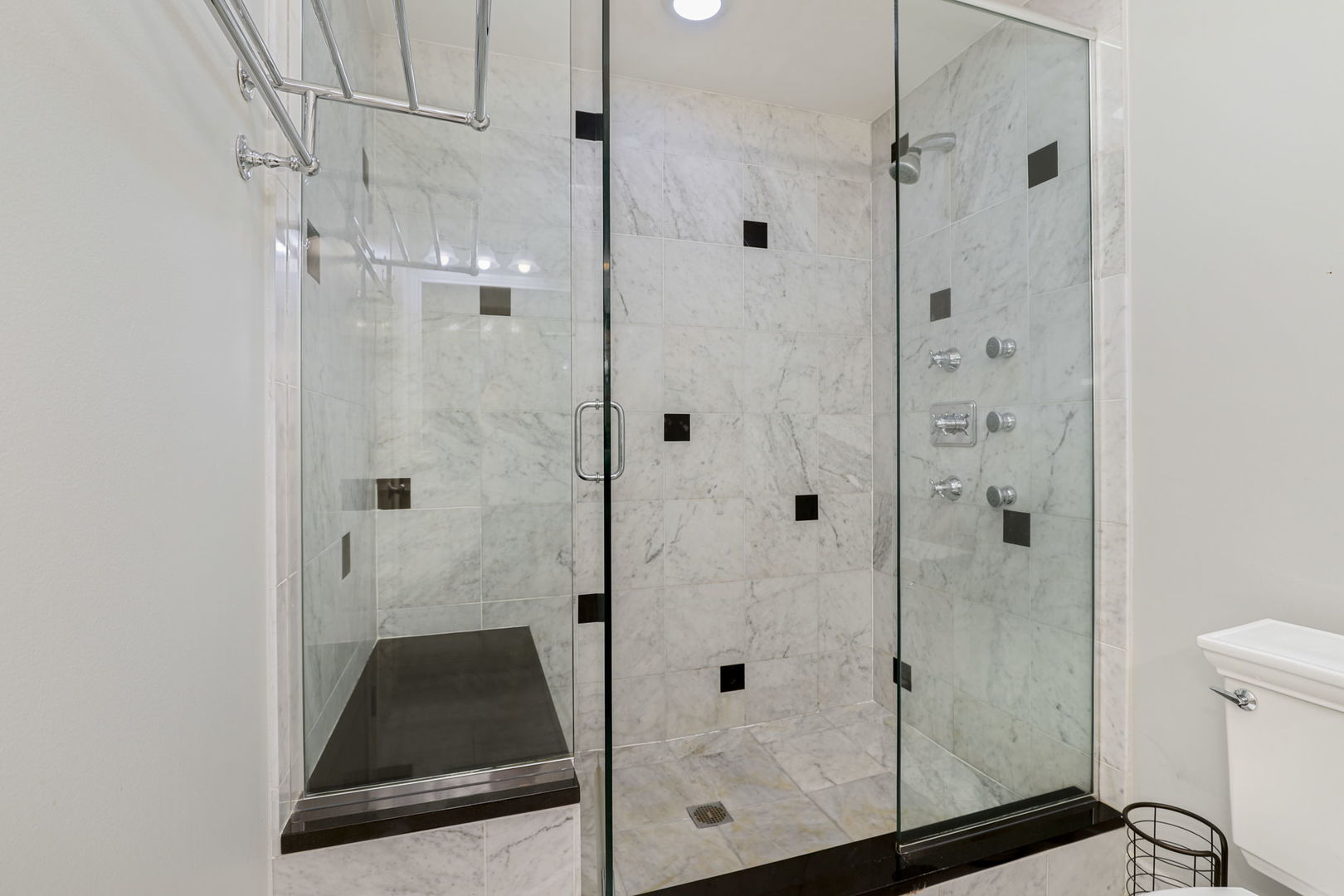 2746 N Wolcott Avenue Unit: 1N