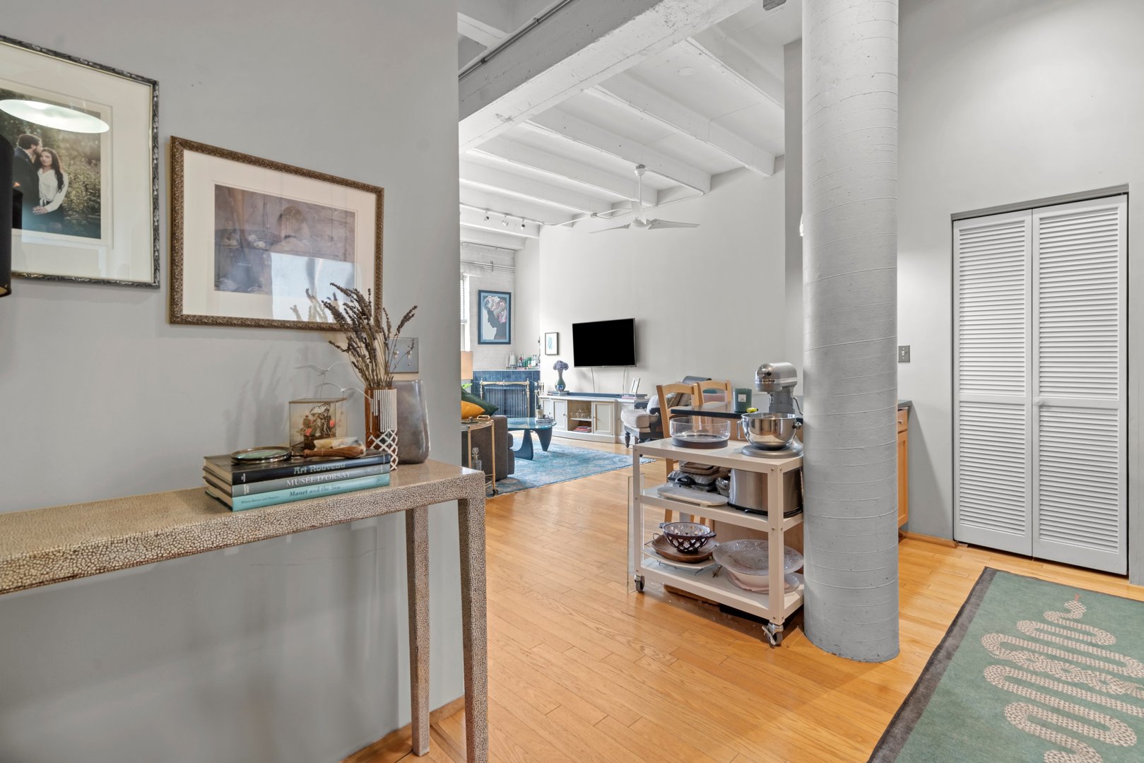5313 N Ravenswood Avenue Unit: 103