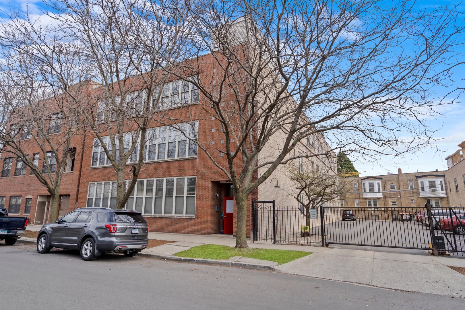 5313 N Ravenswood Avenue Unit: 103