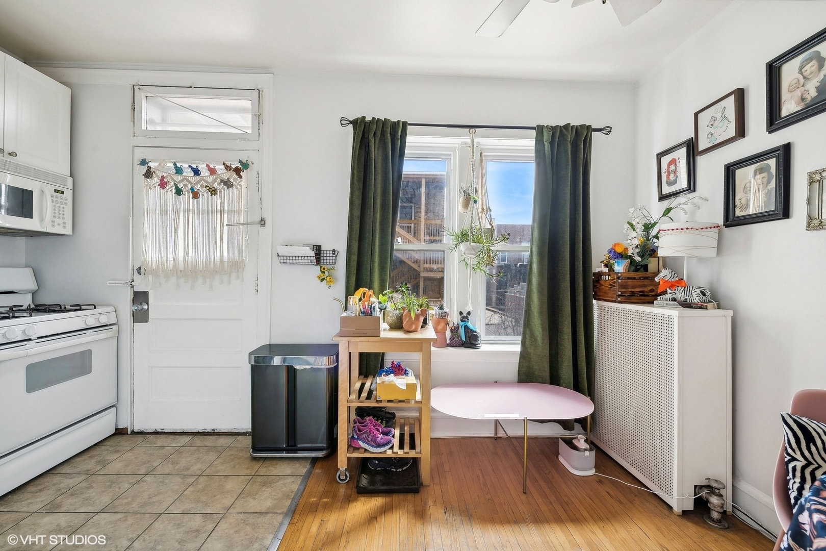 4955 N SEELEY Avenue Unit: 2