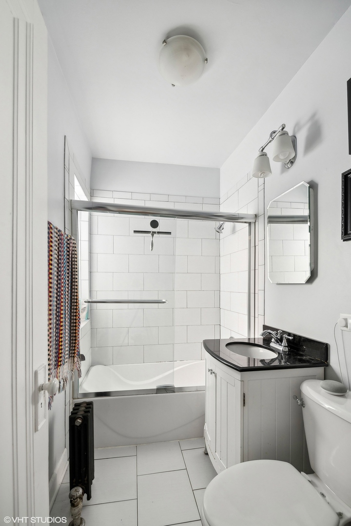 4955 N SEELEY Avenue Unit: 2