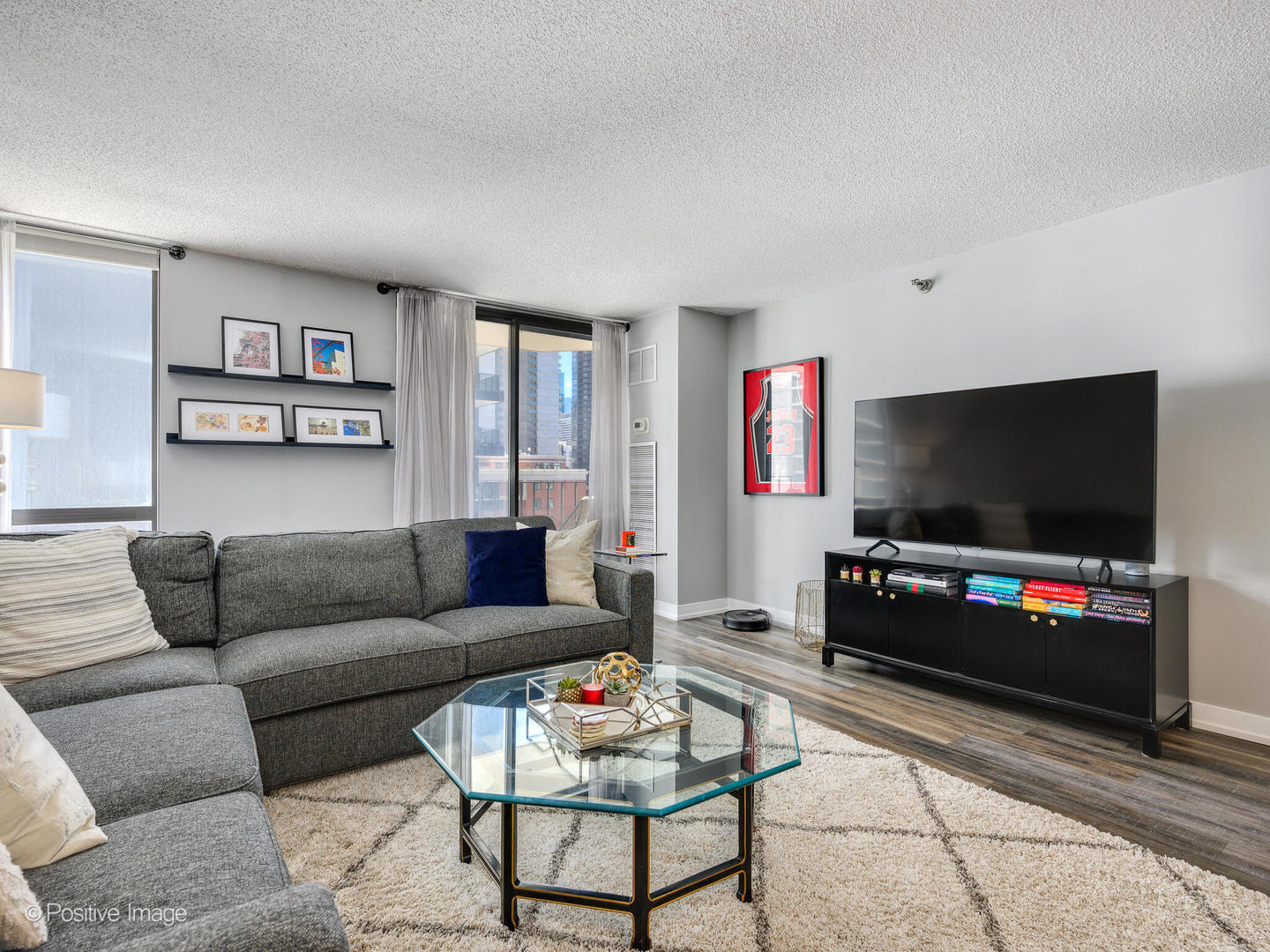 70 W HURON Street Unit: 906